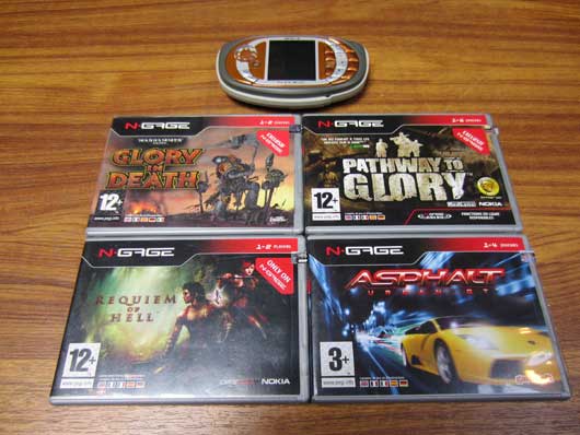 Une N-Gage et quatre jeux